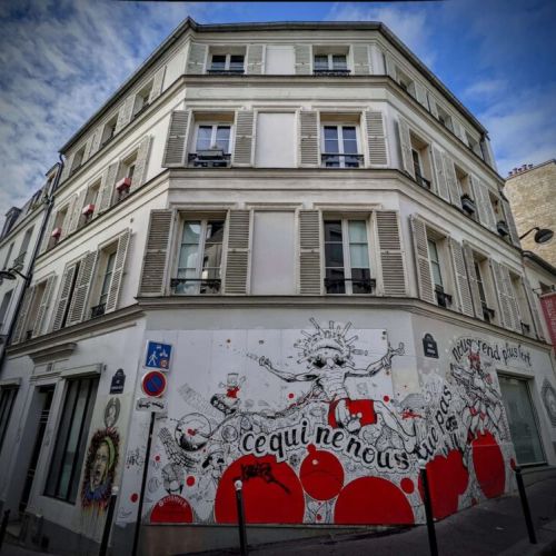 Amazing street art on Rue Véron