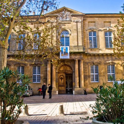 1 mn walk to the Sciences Po building