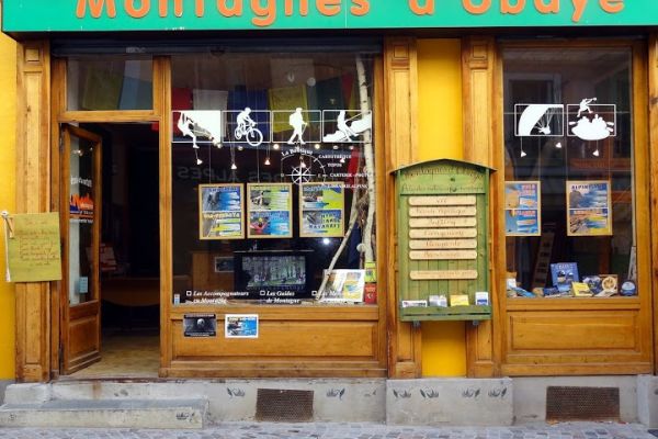 Dog sledding rides (Winter only)