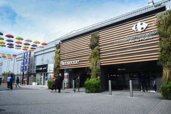 Shopping center Aix La Pioline