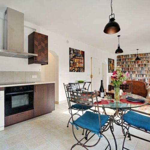 Kitchen & dining room