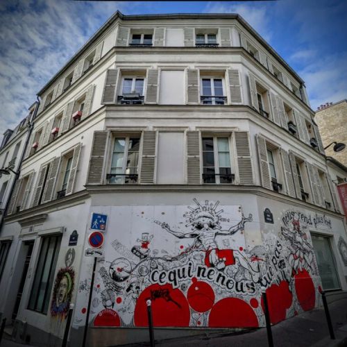 Amazing street art on Rue Véron
