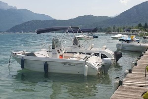 Location bateaux Ponton de l’embarcadère