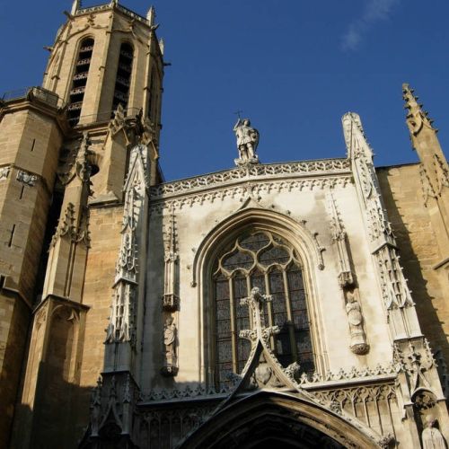 1 mn walk to Aix' historic cathedral